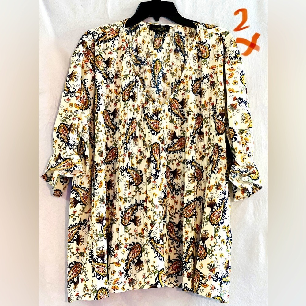 LADIES WHITE TOP WITH YELLOW, ORANGE & BLACK DESIGNS